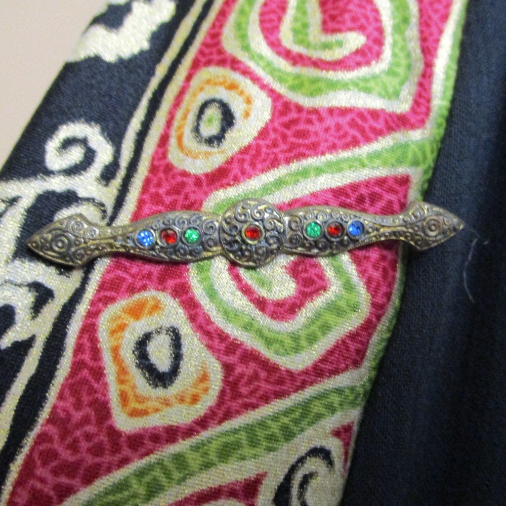 ANTIQUE Renaissance Style Rhinestone Bar Brooch - Picture 2 of 8